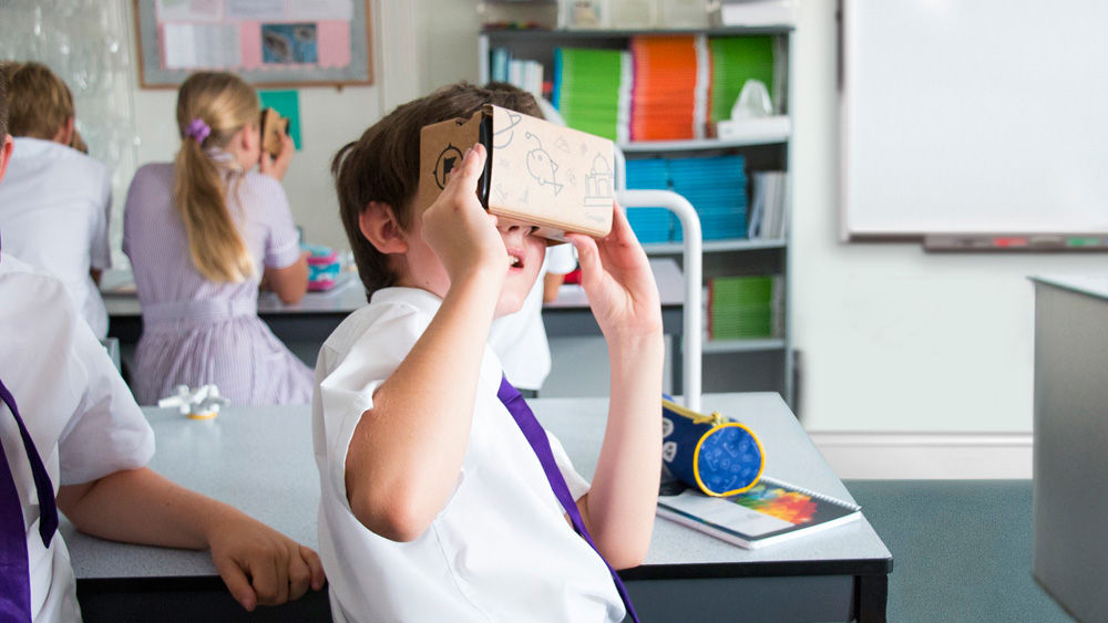Students using virtual reality in the classroom